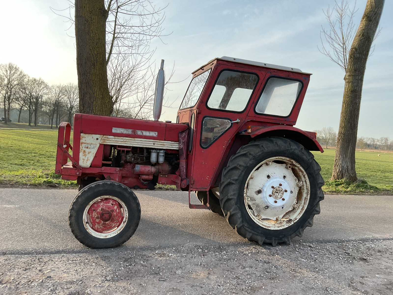 International 353 - Tracteur agricole: photos 4 International 353 - Tracteur agricole: photos 4