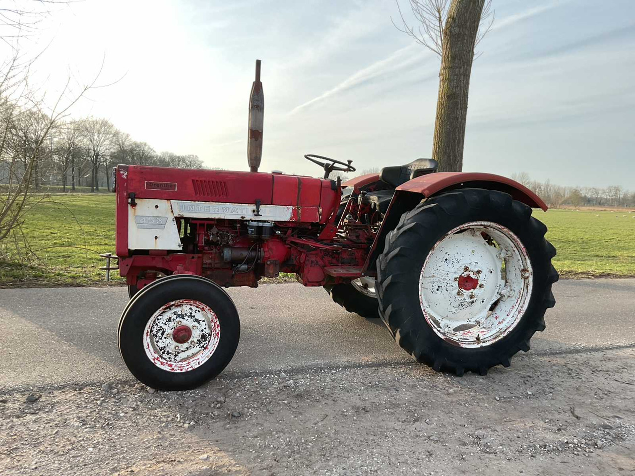 International 453 - Tracteur agricole: photos 4 International 453 - Tracteur agricole: photos 4