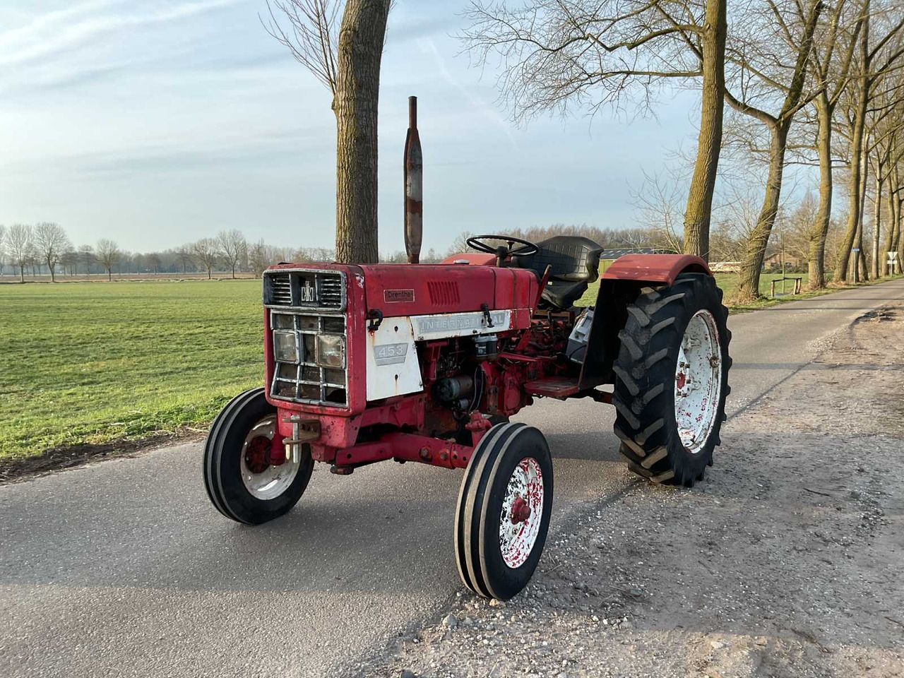 International 453 - Tracteur agricole: photos 1 International 453 - Tracteur agricole: photos 1