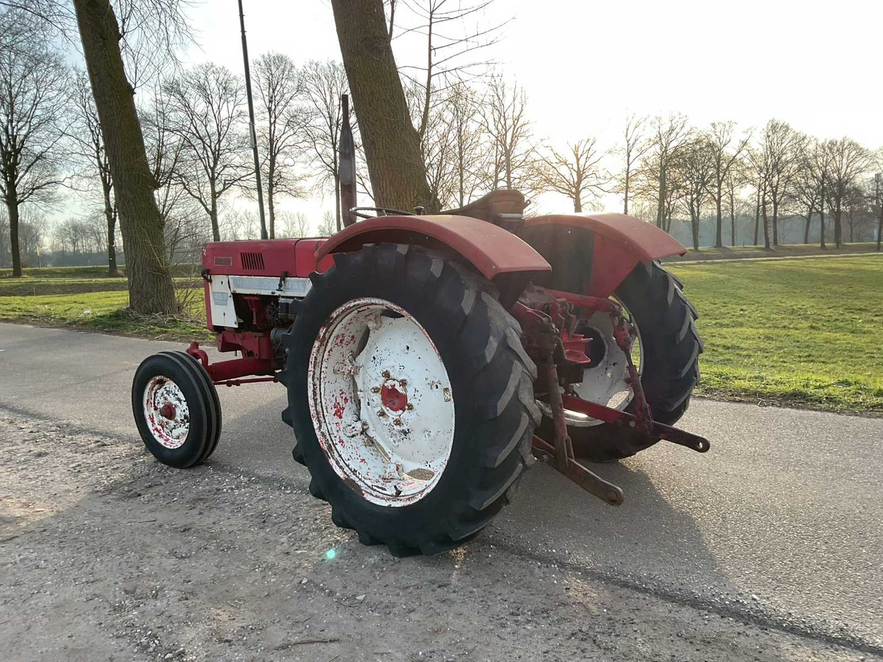 International 453 - Tracteur agricole: photos 5 International 453 - Tracteur agricole: photos 5