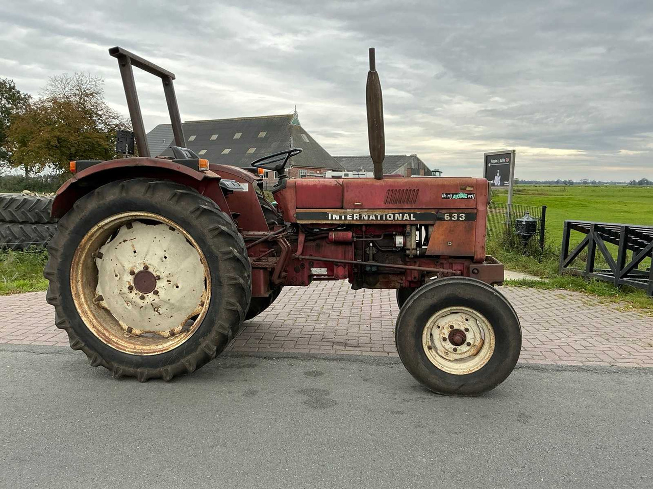 International 633 - Tracteur agricole: photos 4 International 633 - Tracteur agricole: photos 4