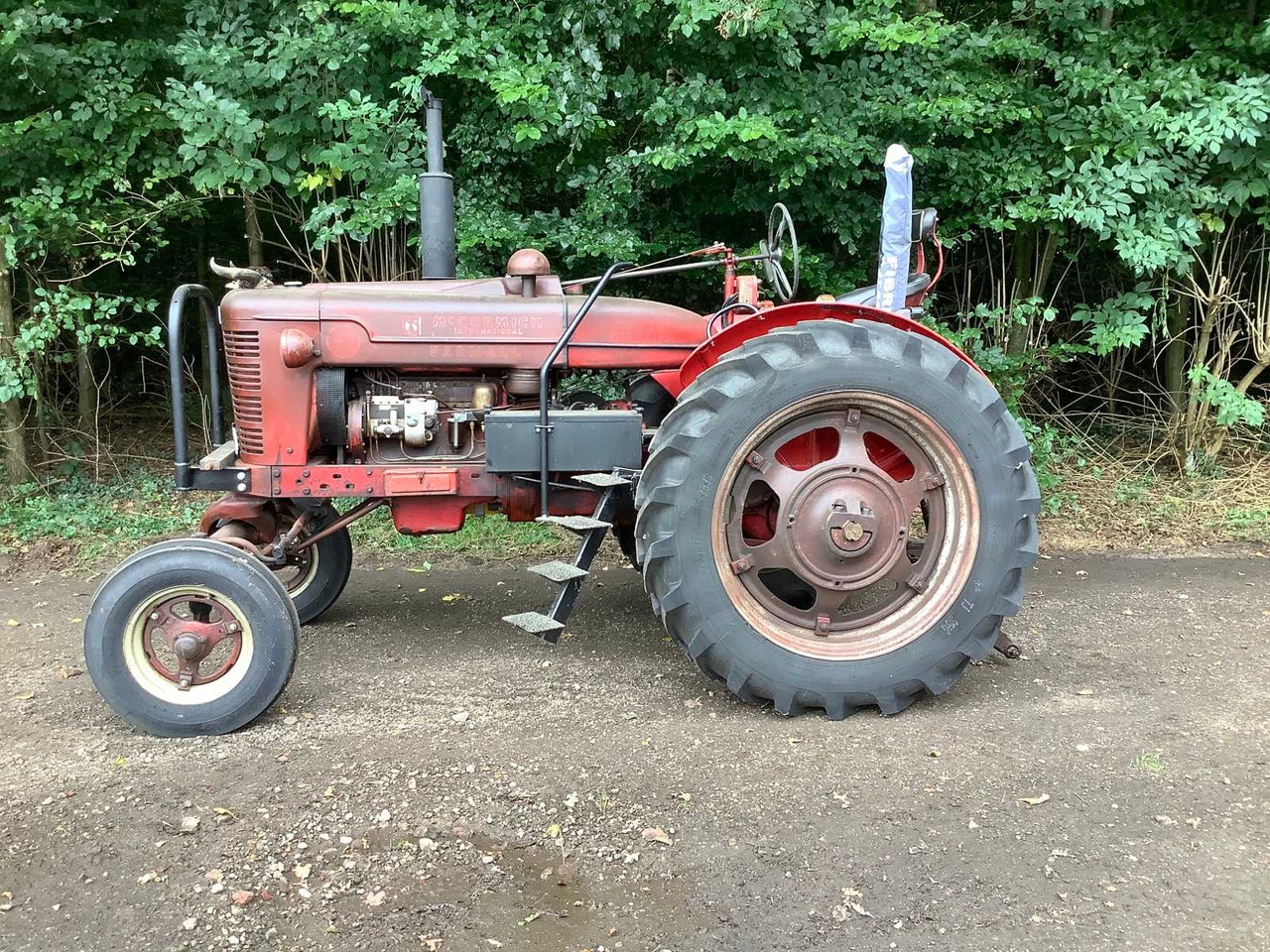International B-450 Diesel - Tracteur agricole: photos 1 International B-450 Diesel - Tracteur agricole: photos 1
