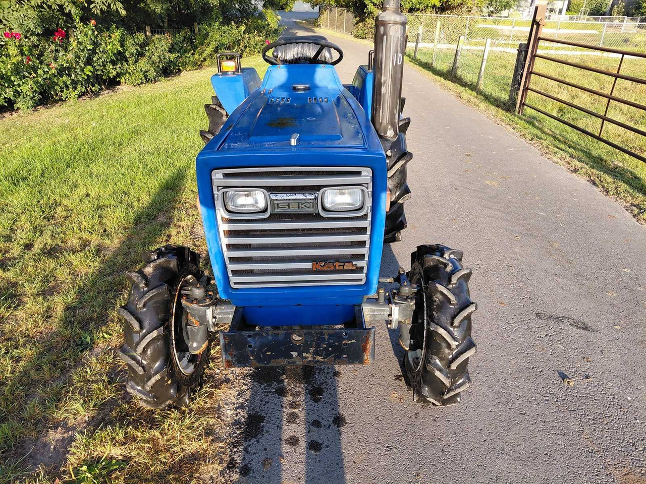 Iseki TL2100 - Micro tracteur: photos 2 Iseki TL2100 - Micro tracteur: photos 2