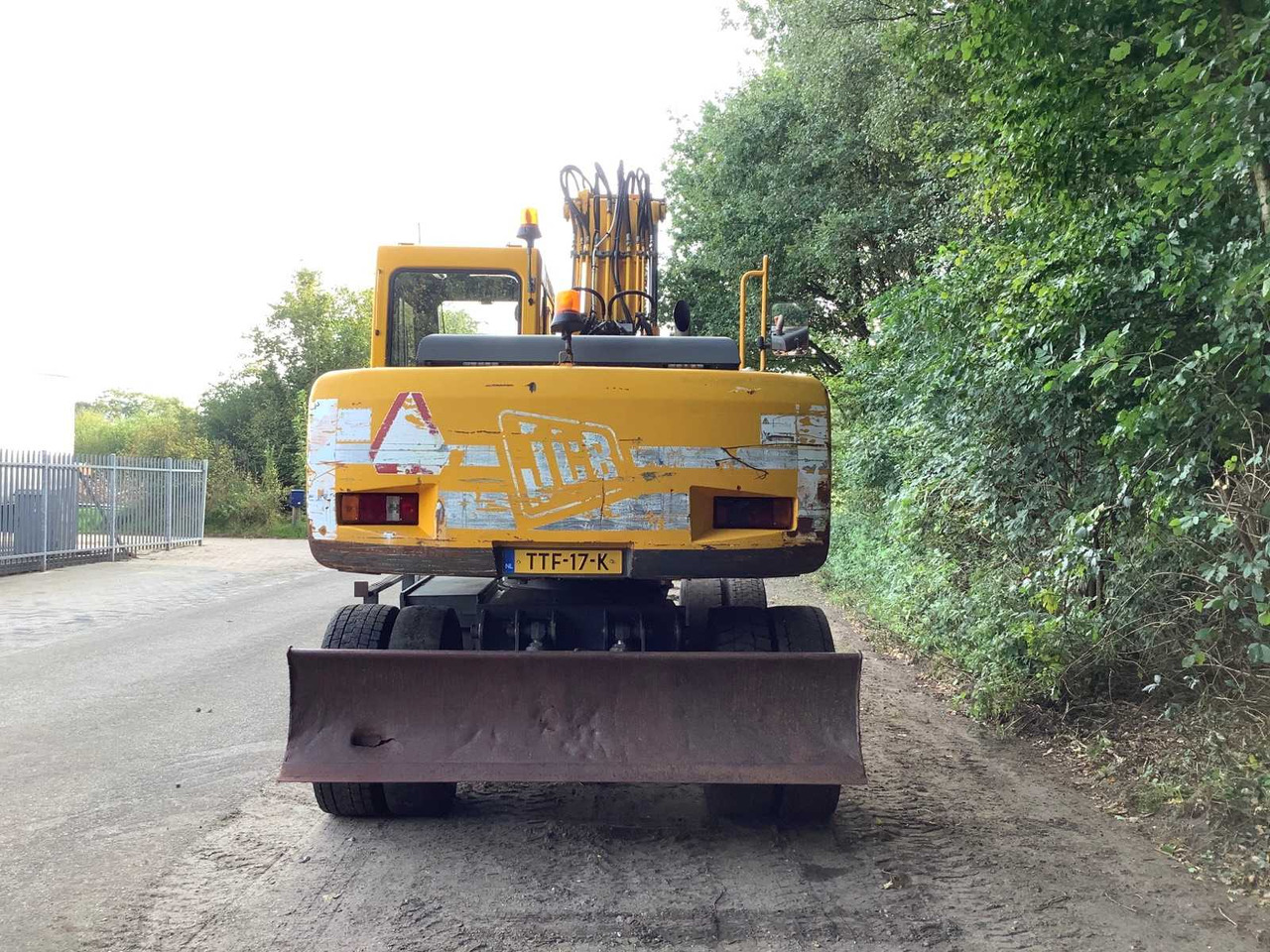 JCB JS130W - Pelle sur pneus: photos 5 JCB JS130W - Pelle sur pneus: photos 5