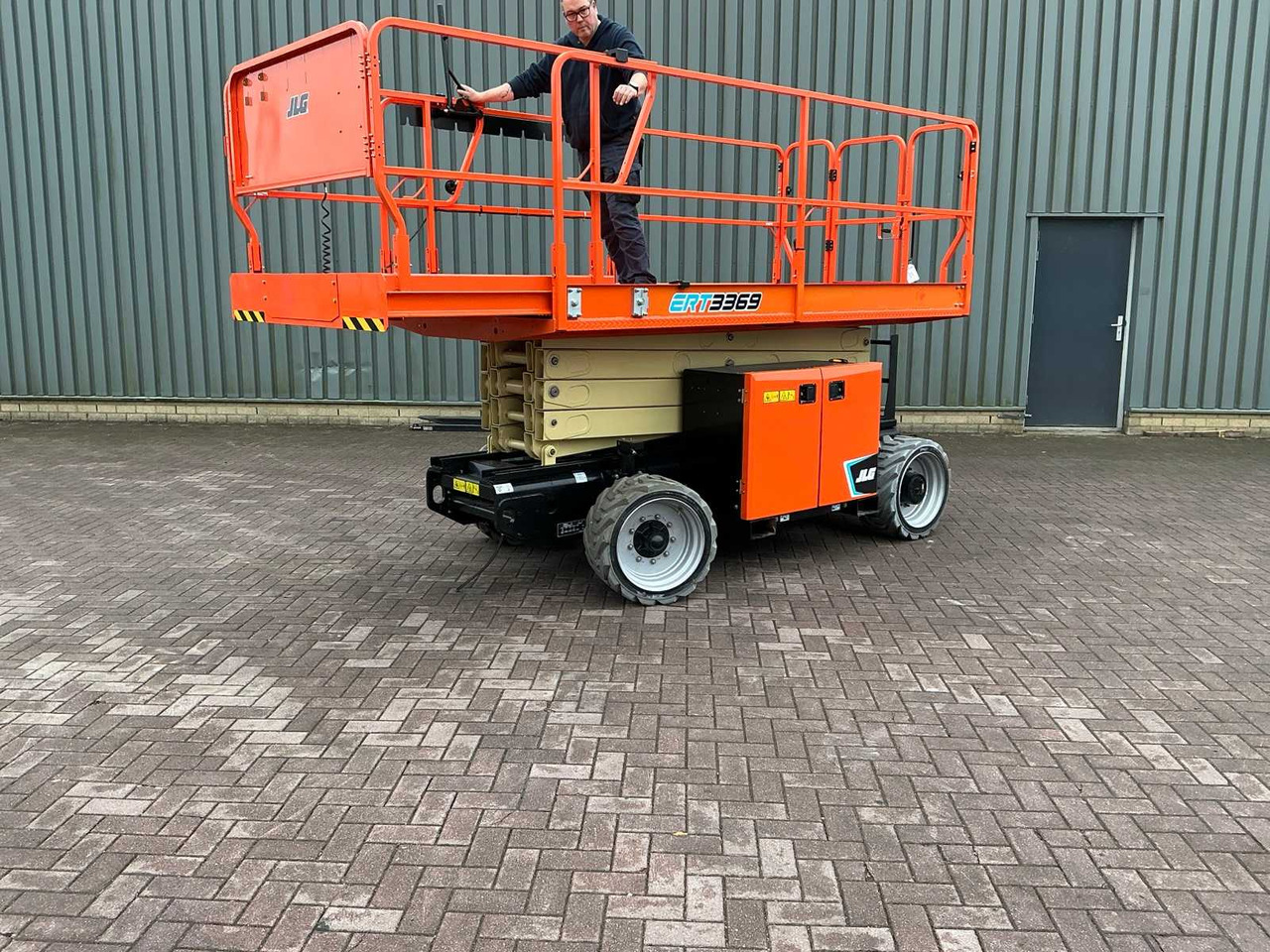 JLG ERT 3369 - Nacelle: photos 3 JLG ERT 3369 - Nacelle: photos 3