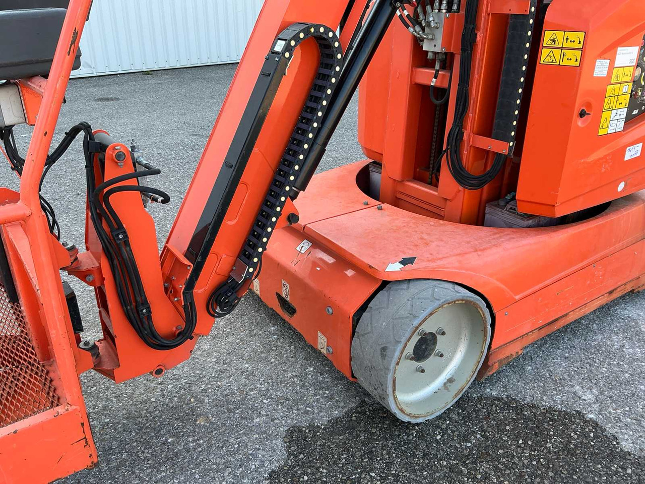JLG Toucan 12E - Nacelle: photos 5 JLG Toucan 12E - Nacelle: photos 5
