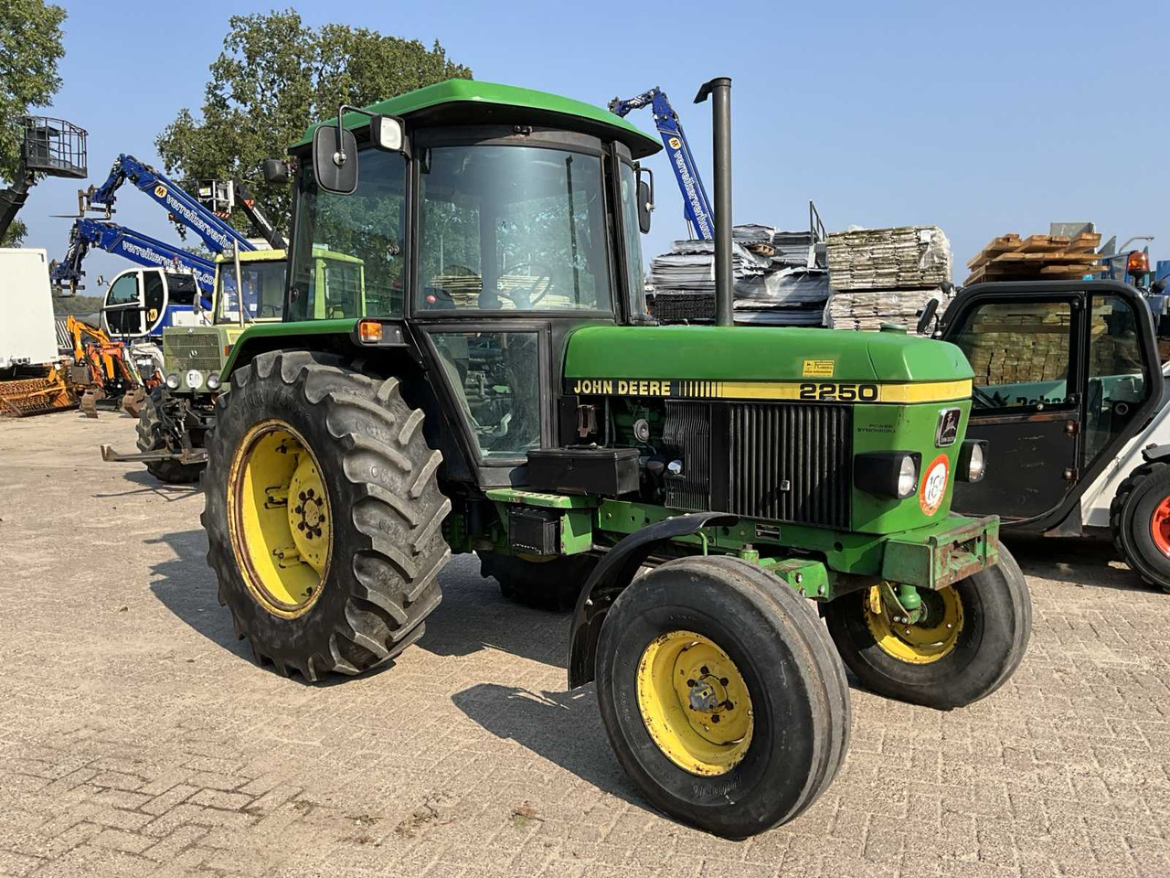 John Deere 2250 - Tracteur agricole: photos 2 John Deere 2250 - Tracteur agricole: photos 2