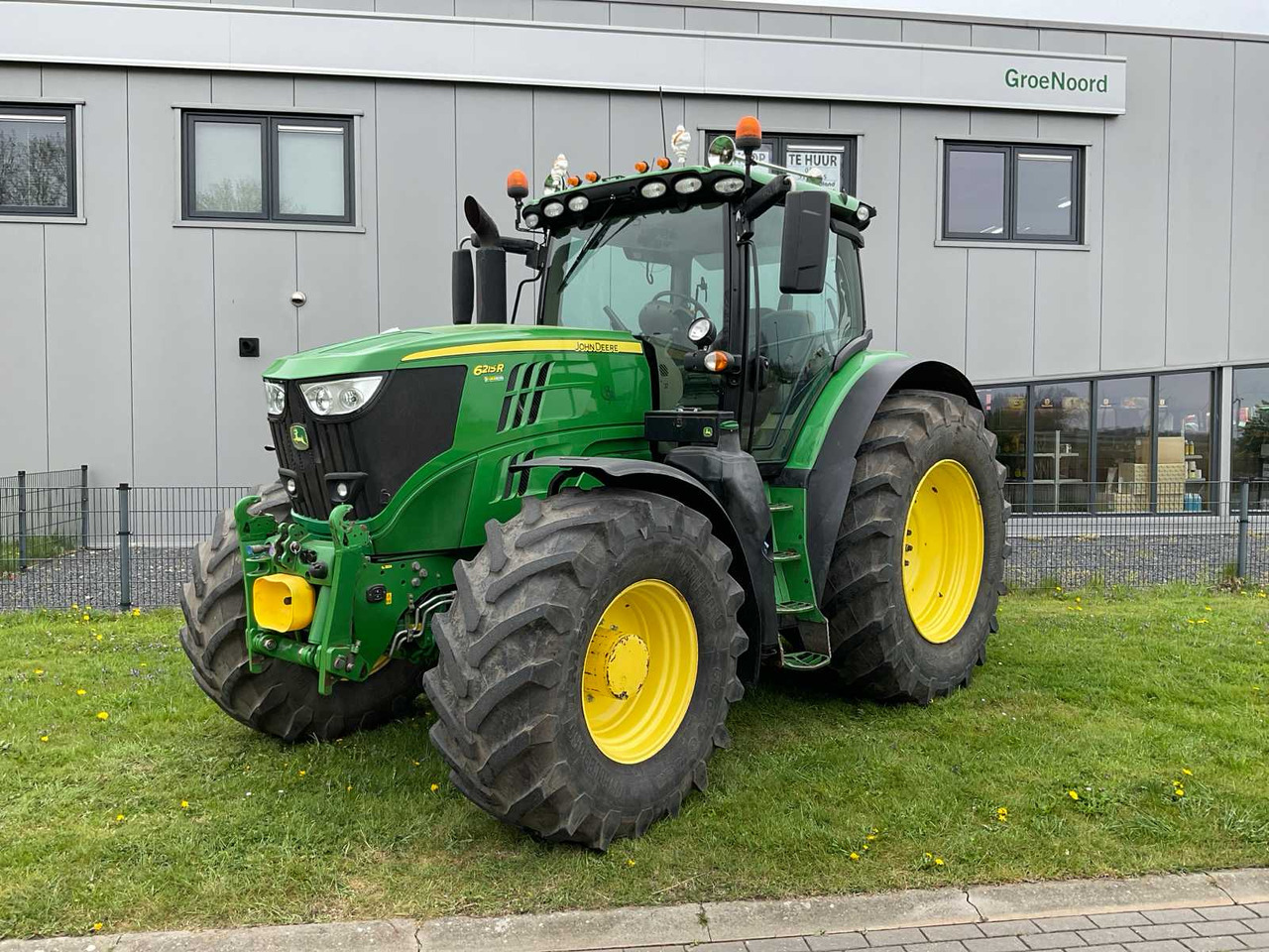 John Deere 6215R - Tracteur agricole: photos 1 John Deere 6215R - Tracteur agricole: photos 1