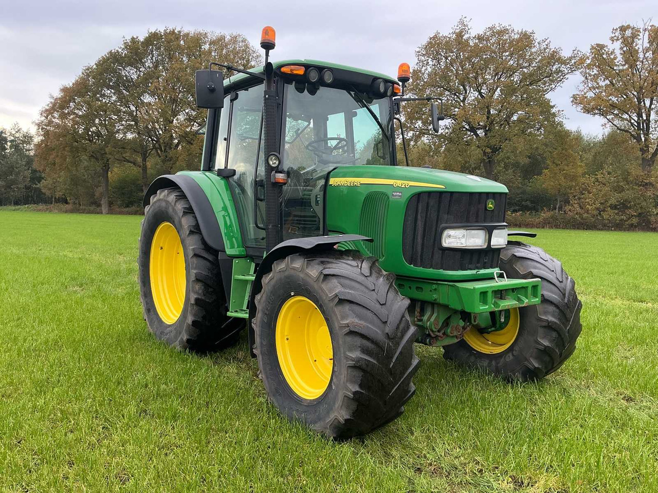 John Deere JOHN DEERE - 2005 - 6420 M - ALL-WHEEL DRIVE FARM TRACTOR - Tracteur agricole: photos 2 John Deere JOHN DEERE - 2005 - 6420 M - ALL-WHEEL DRIVE FARM TRACTOR - Tracteur agricole: photos 2