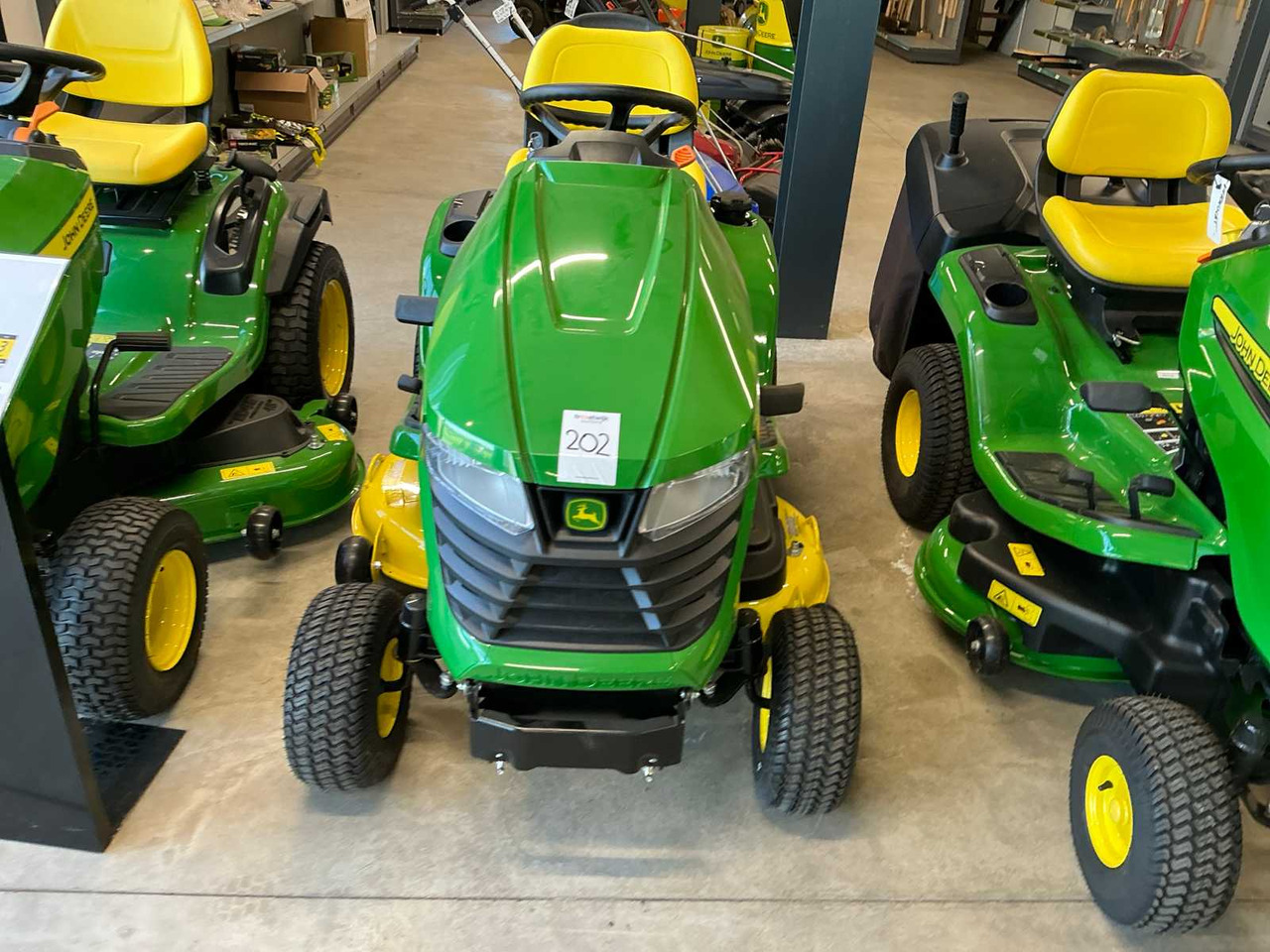John Deere X350 - Motofaucheuse: photos 2 John Deere X350 - Motofaucheuse: photos 2