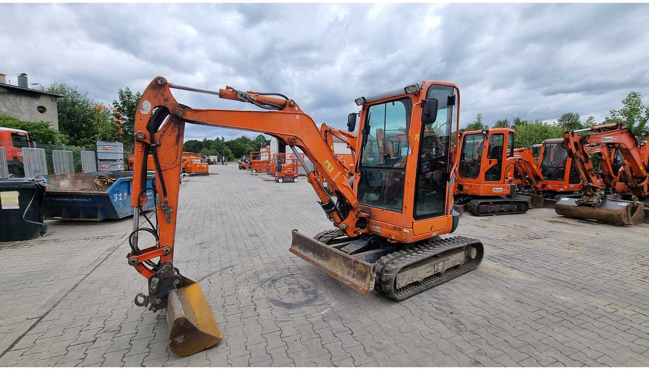 KUBOTA U27-4 - Mini pelle: photos 2 KUBOTA U27-4 - Mini pelle: photos 2