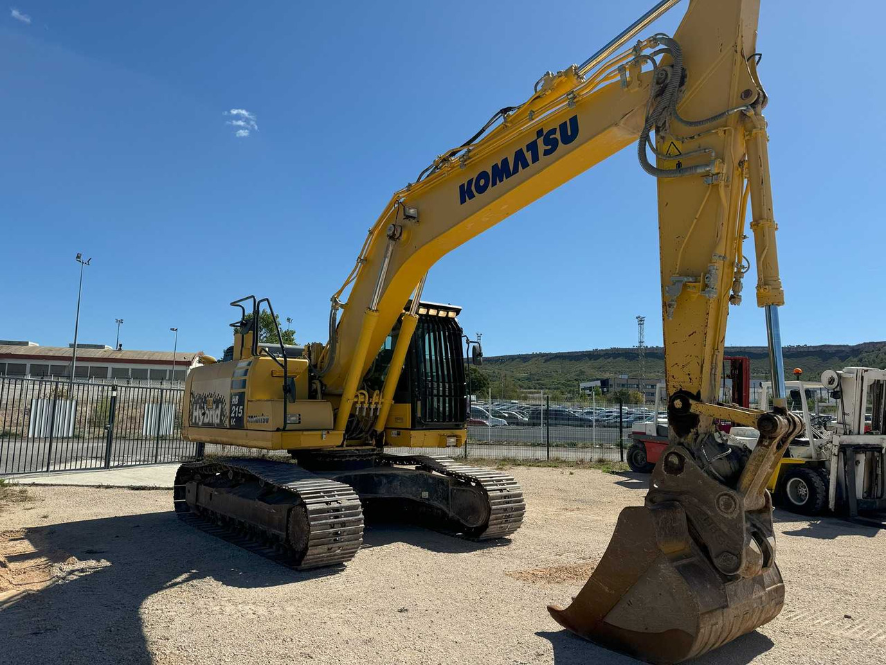 Komatsu HB215LC-2 - Pelle sur chenille: photos 2 Komatsu HB215LC-2 - Pelle sur chenille: photos 2