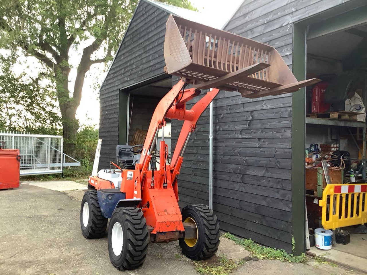Kubota R420 - Chargeuse sur pneus: photos 5 Kubota R420 - Chargeuse sur pneus: photos 5