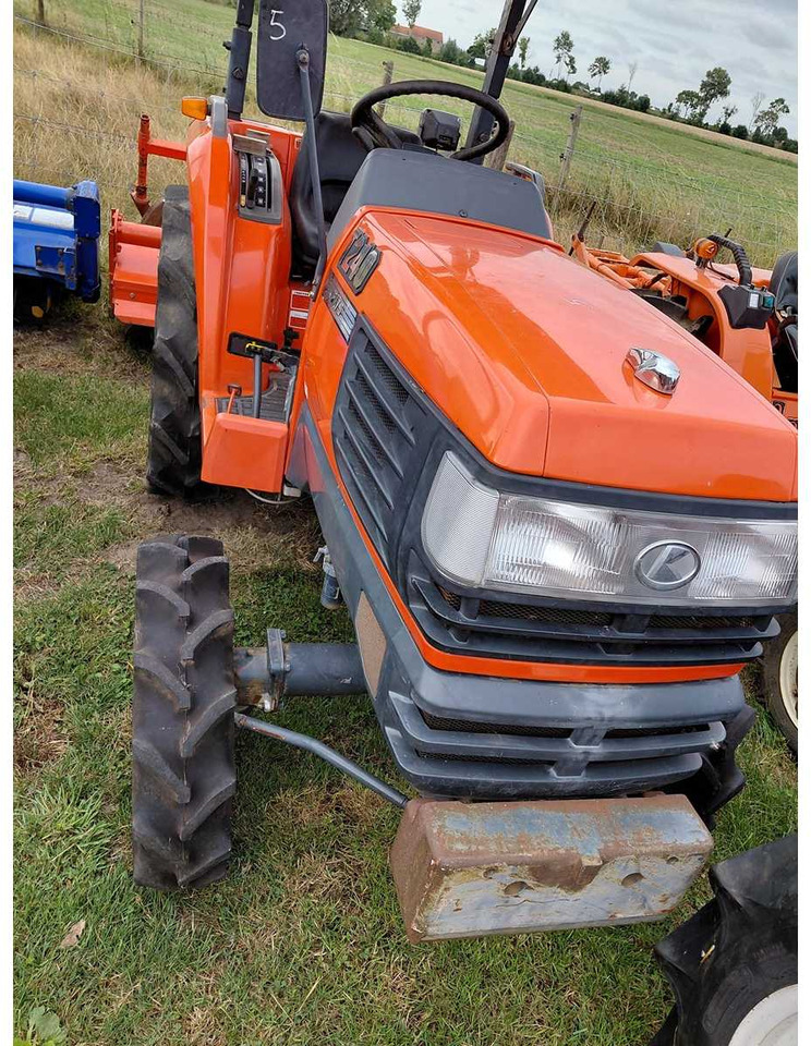 Kubota T240 - Micro tracteur: photos 2 Kubota T240 - Micro tracteur: photos 2