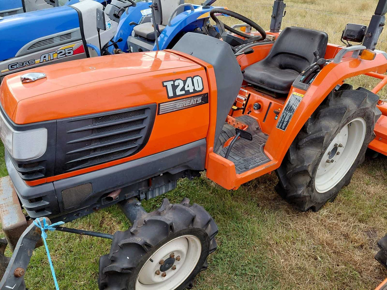 Kubota T240 - Micro tracteur: photos 1 Kubota T240 - Micro tracteur: photos 1