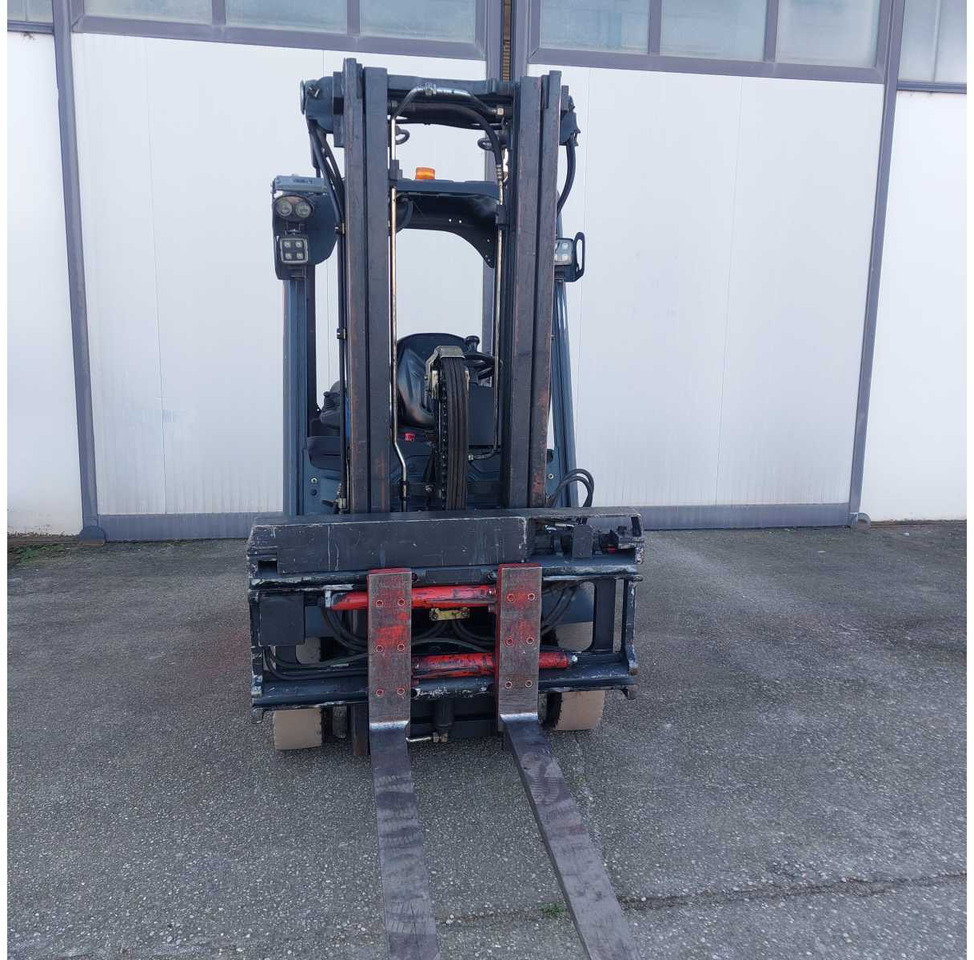LINDE - 16L-01 - FORKLIFT 16Q - 2011 - Chariot élévateur: photos 4 LINDE - 16L-01 - FORKLIFT 16Q - 2011 - Chariot élévateur: photos 4