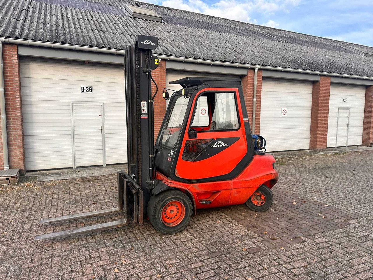 LINDE - 2001 - H35T-02 - FORKLIFT TRUCK - Chariot élévateur: photos 3 LINDE - 2001 - H35T-02 - FORKLIFT TRUCK - Chariot élévateur: photos 3