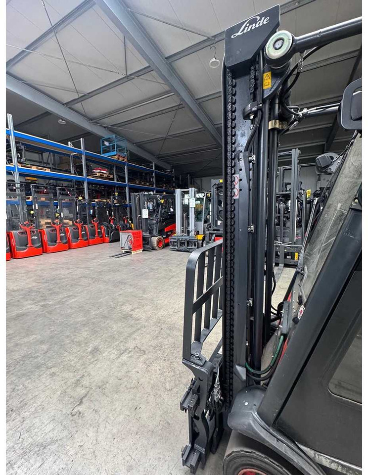 LINDE 386 E20 2.000KG LIFT MAST WITH TINE ADJUSTER FORK ADJUSTER SIDESHIFT E12 E14 E16 E18 - Chariot élévateur: photos 5 LINDE 386 E20 2.000KG LIFT MAST WITH TINE ADJUSTER FORK ADJUSTER SIDESHIFT E12 E14 E16 E18 - Chariot élévateur: photos 5