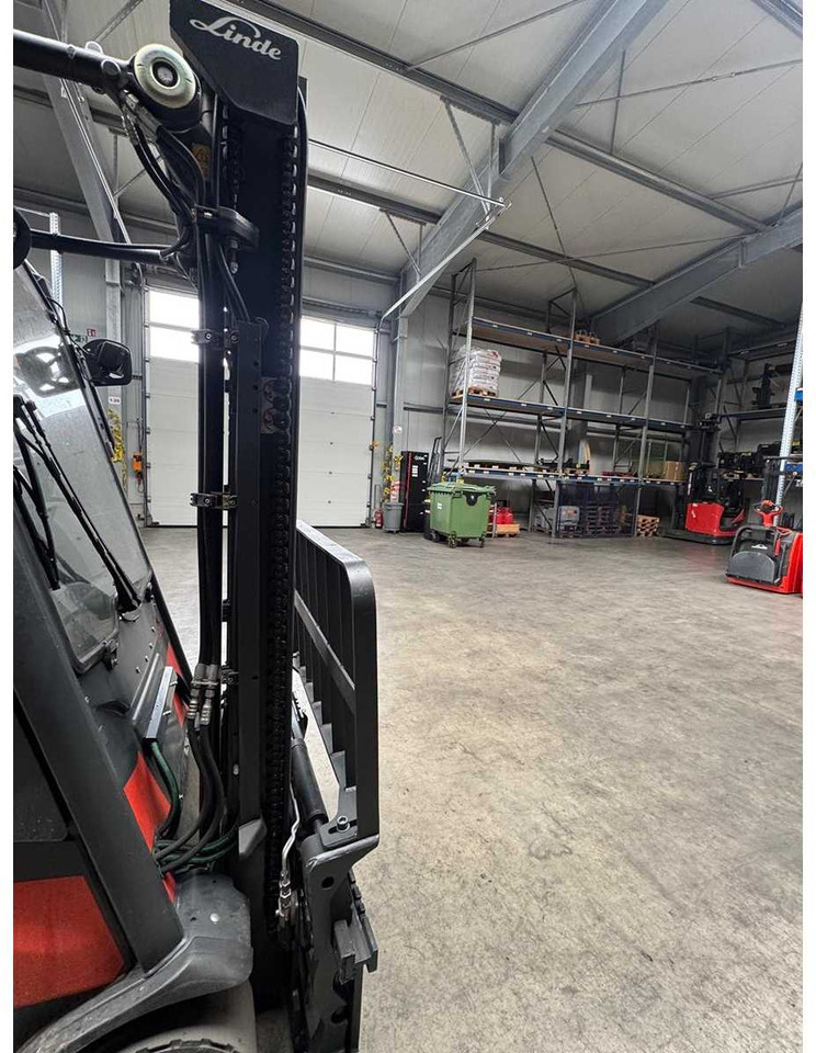 LINDE 386 E20 2.000KG LIFT MAST WITH TINE ADJUSTER FORK ADJUSTER SIDESHIFT E12 E14 E16 E18 - Chariot élévateur: photos 4 LINDE 386 E20 2.000KG LIFT MAST WITH TINE ADJUSTER FORK ADJUSTER SIDESHIFT E12 E14 E16 E18 - Chariot élévateur: photos 4