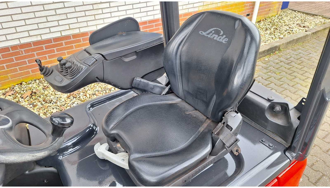 LINDE - E16 P-02 - FORKLIFT TRUCK - Chariot élévateur: photos 5 LINDE - E16 P-02 - FORKLIFT TRUCK - Chariot élévateur: photos 5