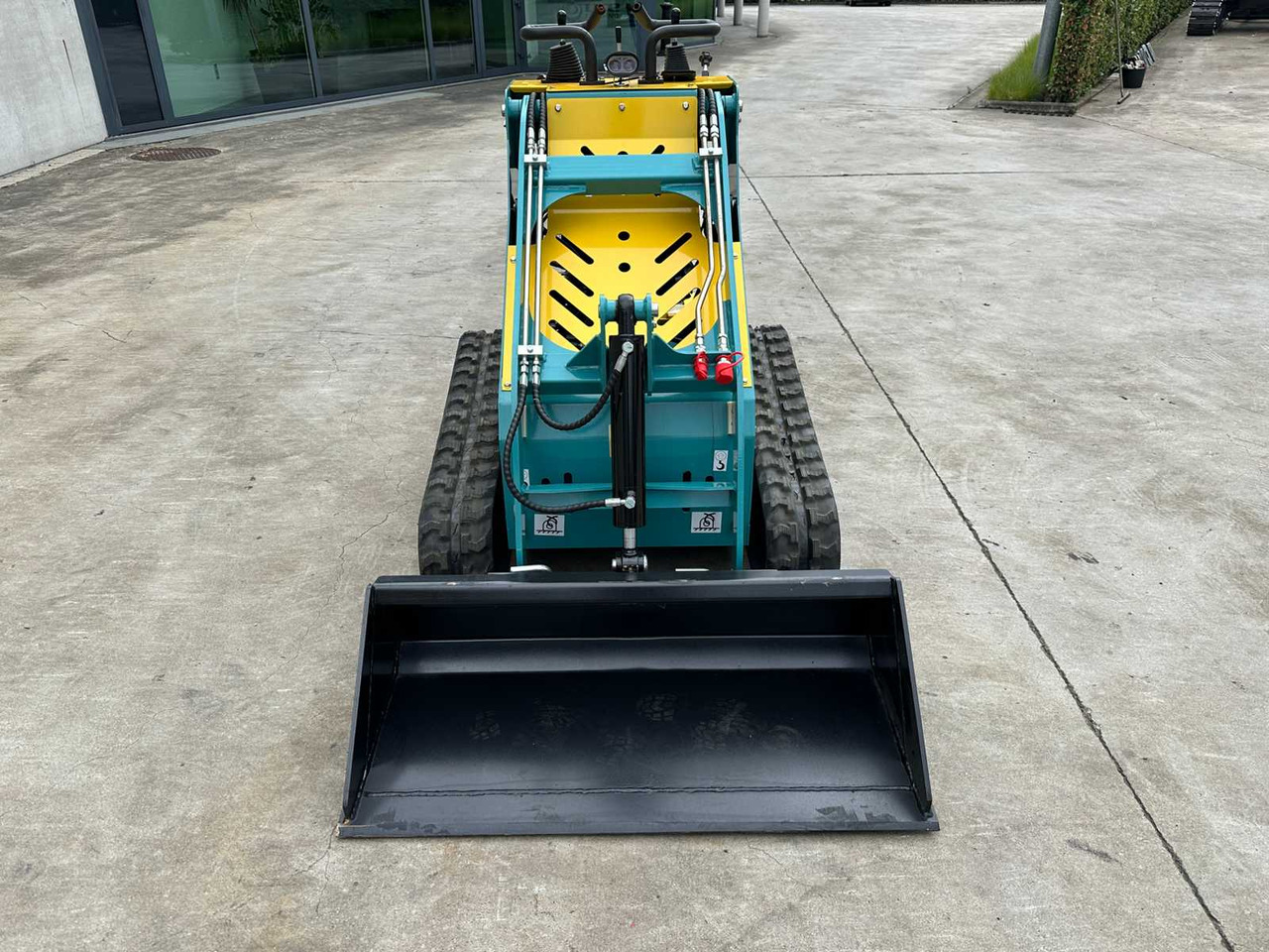 MACHPRO - 2025 - MP-300 - TRACK LOADER - Chargeuse compacte sur chenilles: photos 2 MACHPRO - 2025 - MP-300 - TRACK LOADER - Chargeuse compacte sur chenilles: photos 2