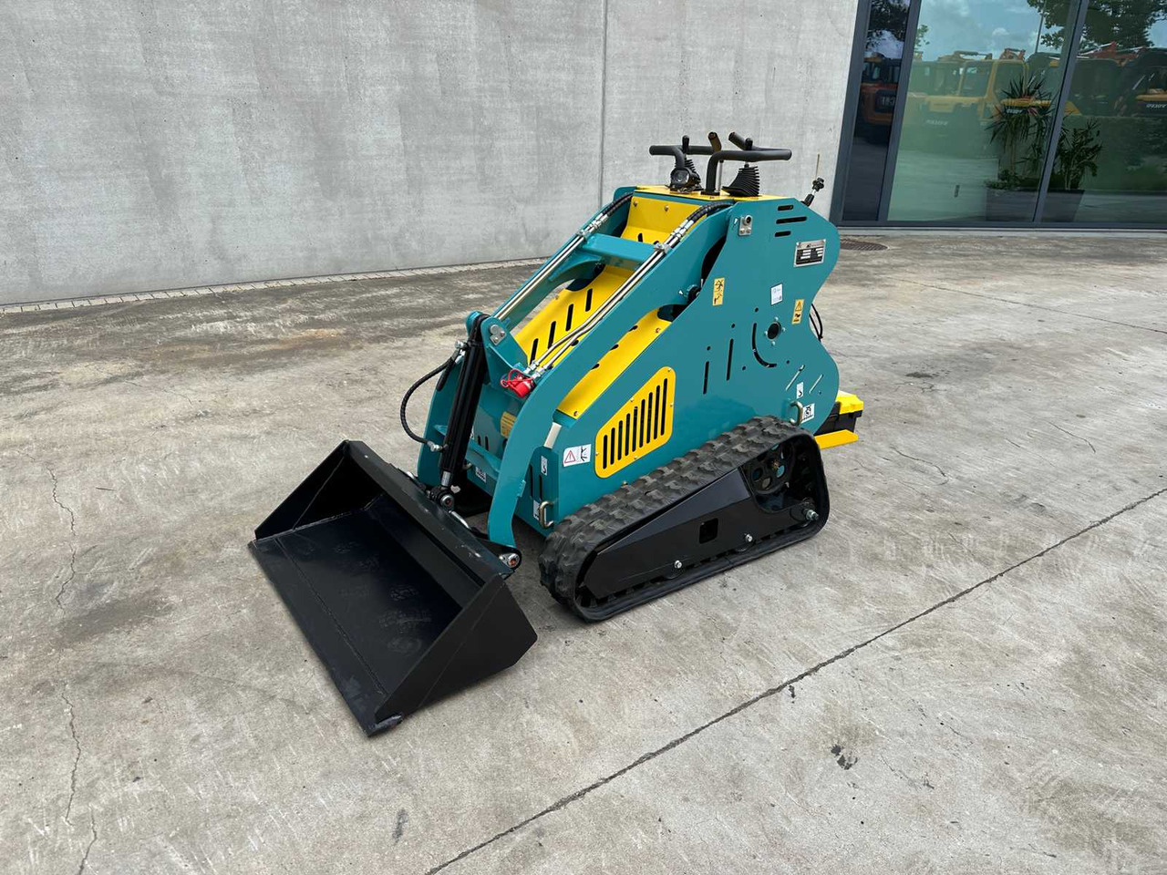 MACHPRO - 2025 - MP-300 - TRACK LOADER - Chargeuse compacte sur chenilles: photos 1 MACHPRO - 2025 - MP-300 - TRACK LOADER - Chargeuse compacte sur chenilles: photos 1