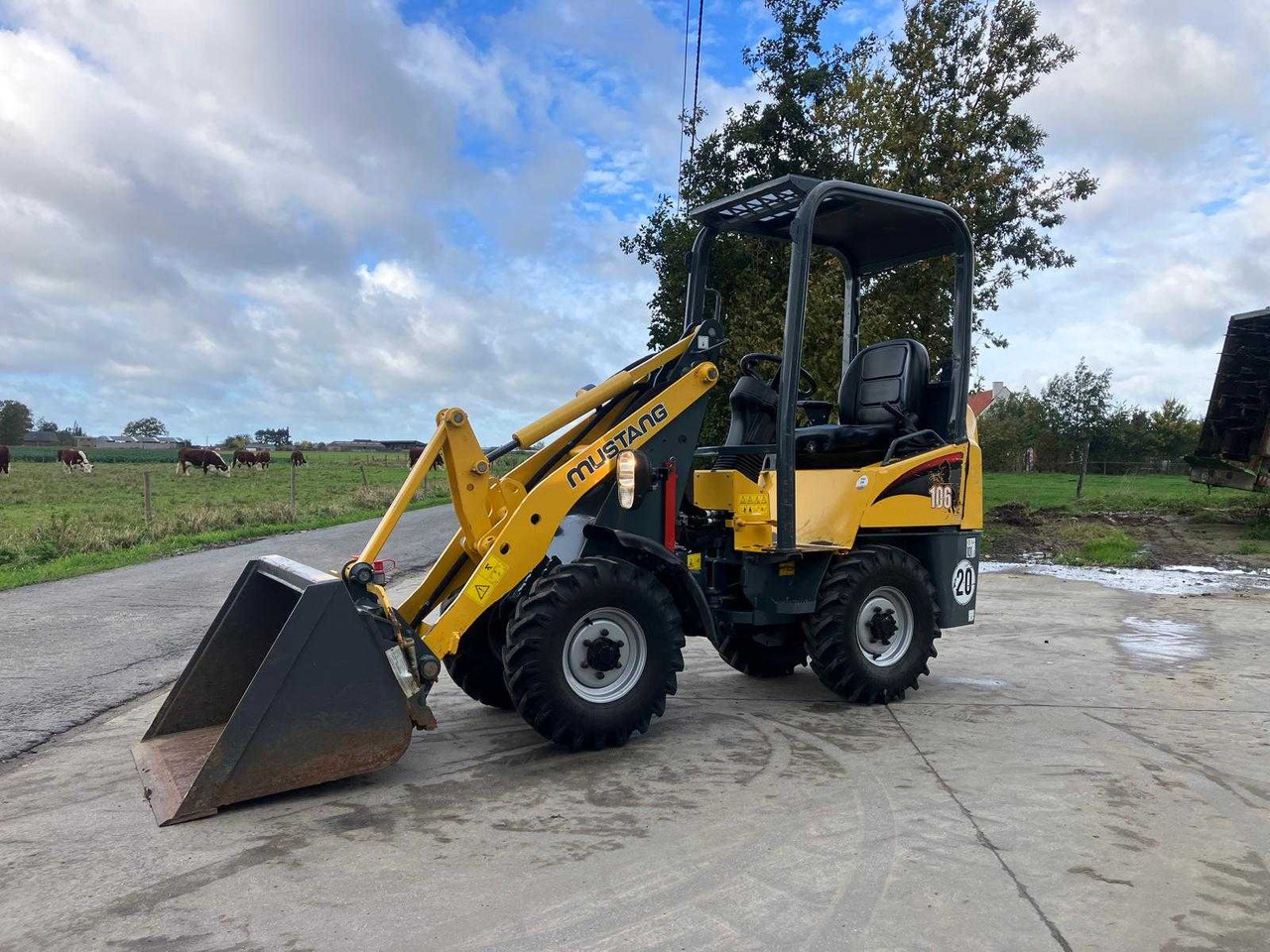 MUSTANG - AL 100 - SHOVEL - 2015 - Chargeuse sur pneus: photos 3 MUSTANG - AL 100 - SHOVEL - 2015 - Chargeuse sur pneus: photos 3