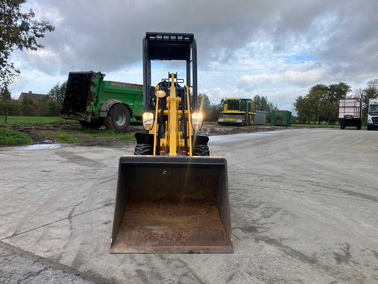 MUSTANG - AL 100 - SHOVEL - 2015 - Chargeuse sur pneus: photos 5 MUSTANG - AL 100 - SHOVEL - 2015 - Chargeuse sur pneus: photos 5