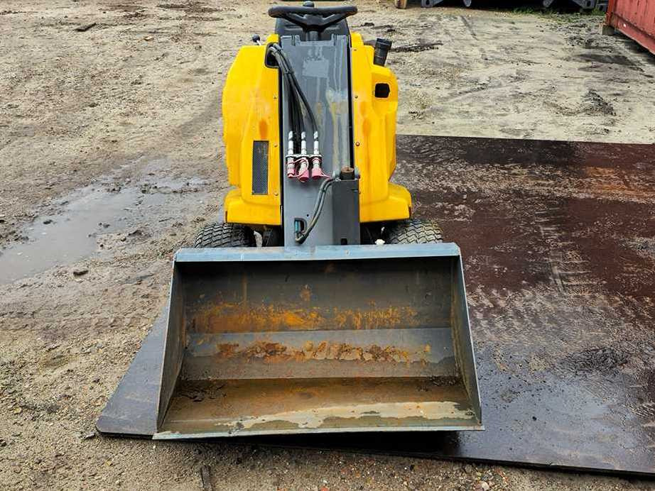 Mini wheel loader H130 - Chargeuse sur pneus: photos 2 Mini wheel loader H130 - Chargeuse sur pneus: photos 2