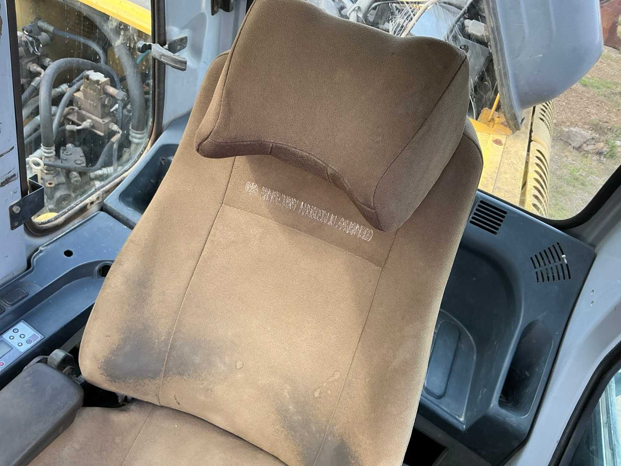 NEW HOLLAND KOBELCO E 215B - Pelle sur chenille: photos 5 NEW HOLLAND KOBELCO E 215B - Pelle sur chenille: photos 5