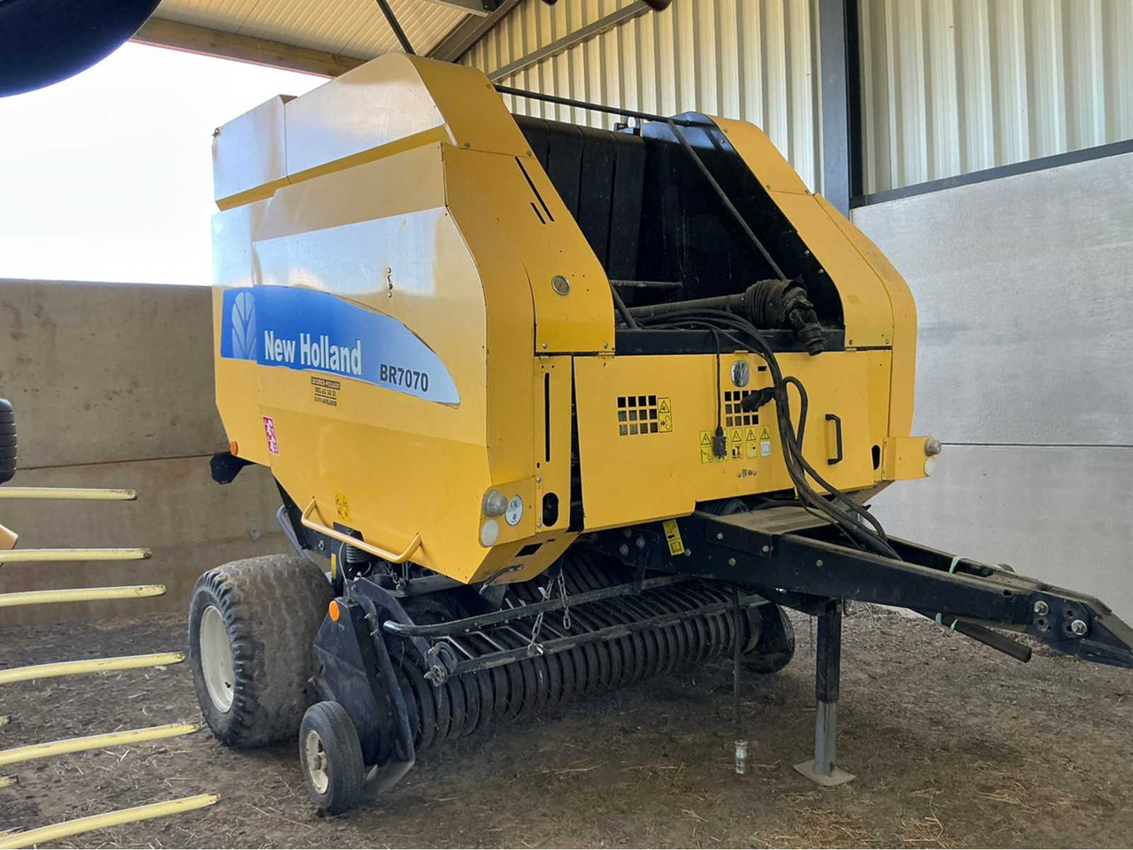 New Holland BR7070 - Presse à balles rondes: photos 5 New Holland BR7070 - Presse à balles rondes: photos 5