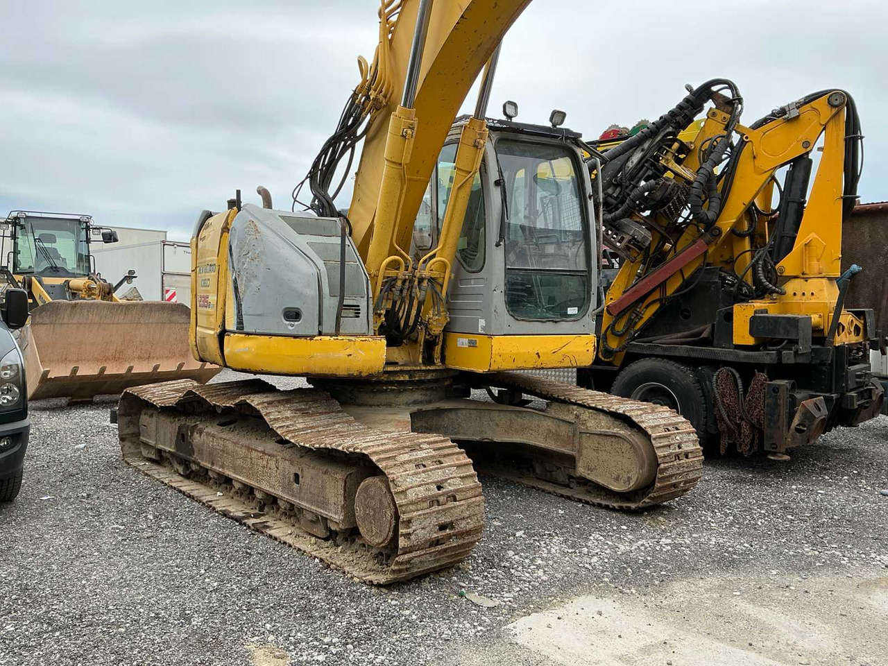 New Holland E235BSR-2 - Pelle sur chenille: photos 1 New Holland E235BSR-2 - Pelle sur chenille: photos 1