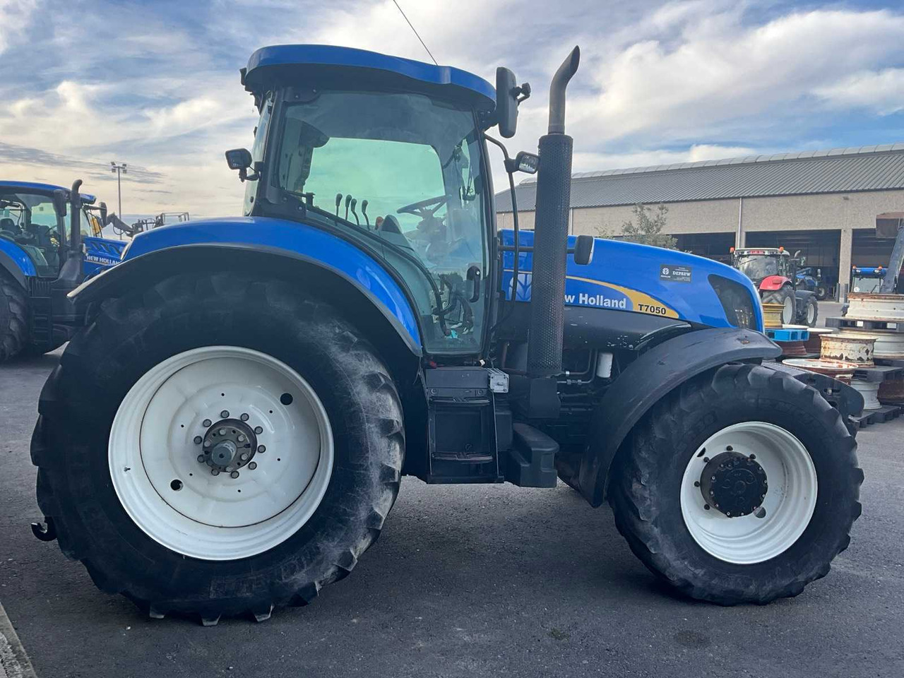 New Holland T7050 - Tracteur agricole: photos 5 New Holland T7050 - Tracteur agricole: photos 5