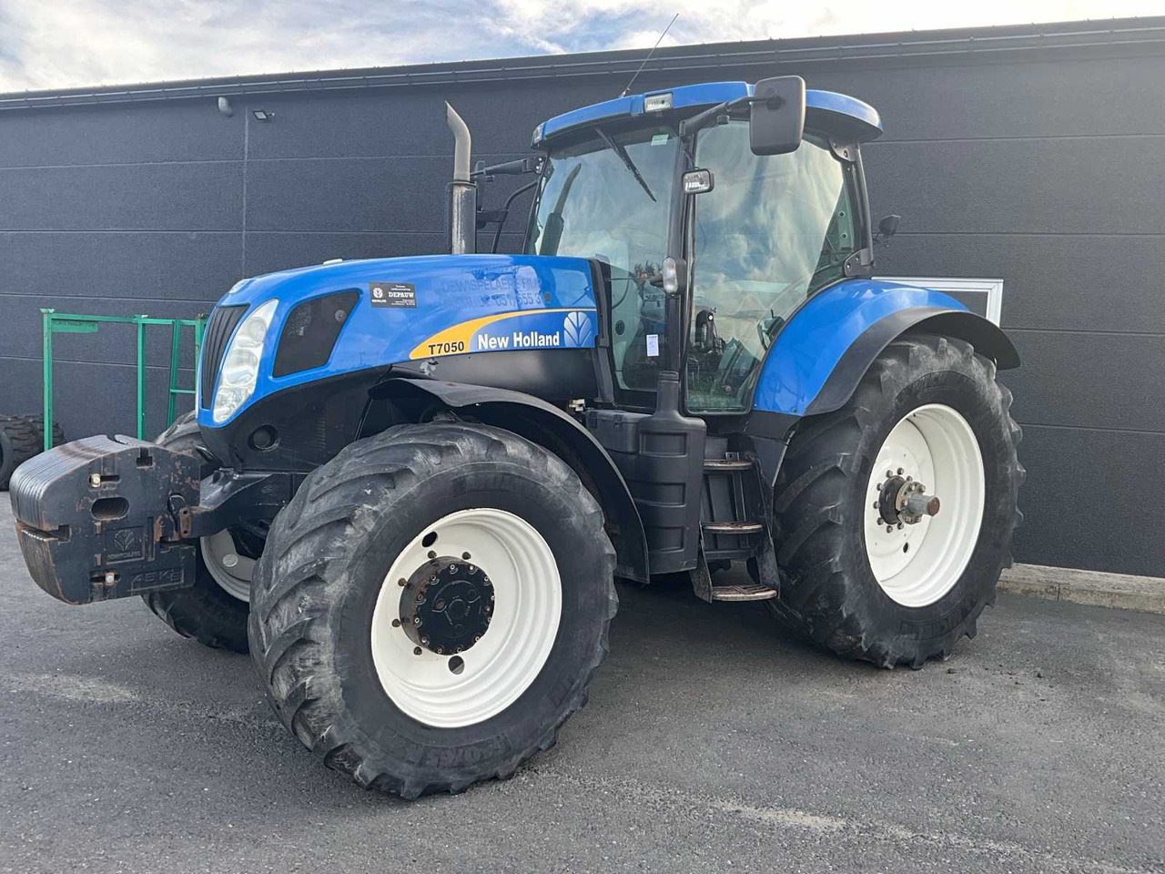 New Holland T7050 - Tracteur agricole: photos 1 New Holland T7050 - Tracteur agricole: photos 1