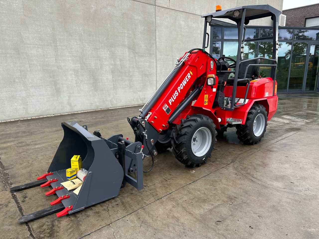 PLUS POWER- 2025 - HQ180T - SKID STEER LOADER - Chargeuse compacte sur chenilles: photos 2 PLUS POWER- 2025 - HQ180T - SKID STEER LOADER - Chargeuse compacte sur chenilles: photos 2