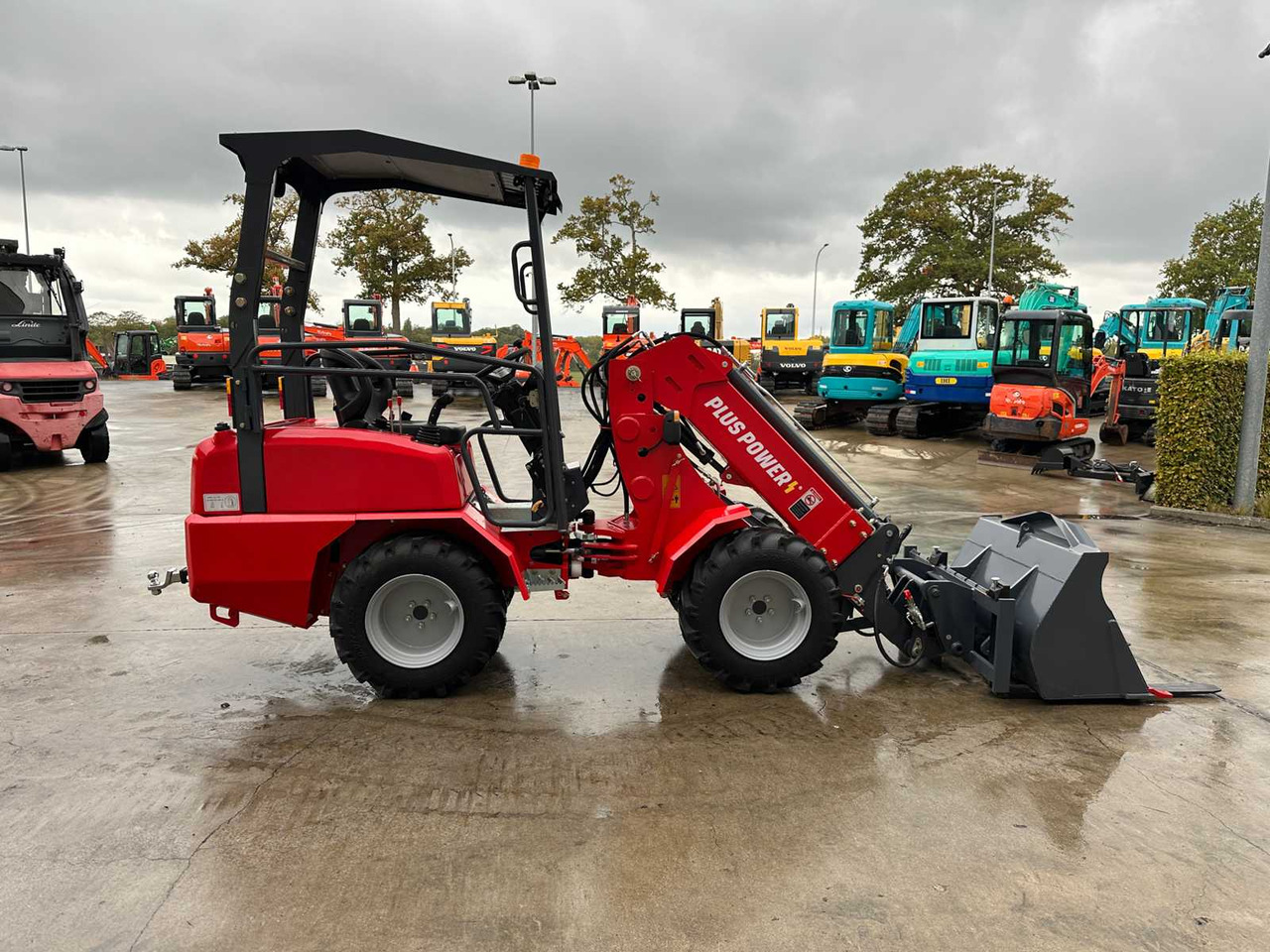 PLUS POWER- 2025 - HQ180T - SKID STEER LOADER - Chargeuse compacte sur chenilles: photos 5 PLUS POWER- 2025 - HQ180T - SKID STEER LOADER - Chargeuse compacte sur chenilles: photos 5