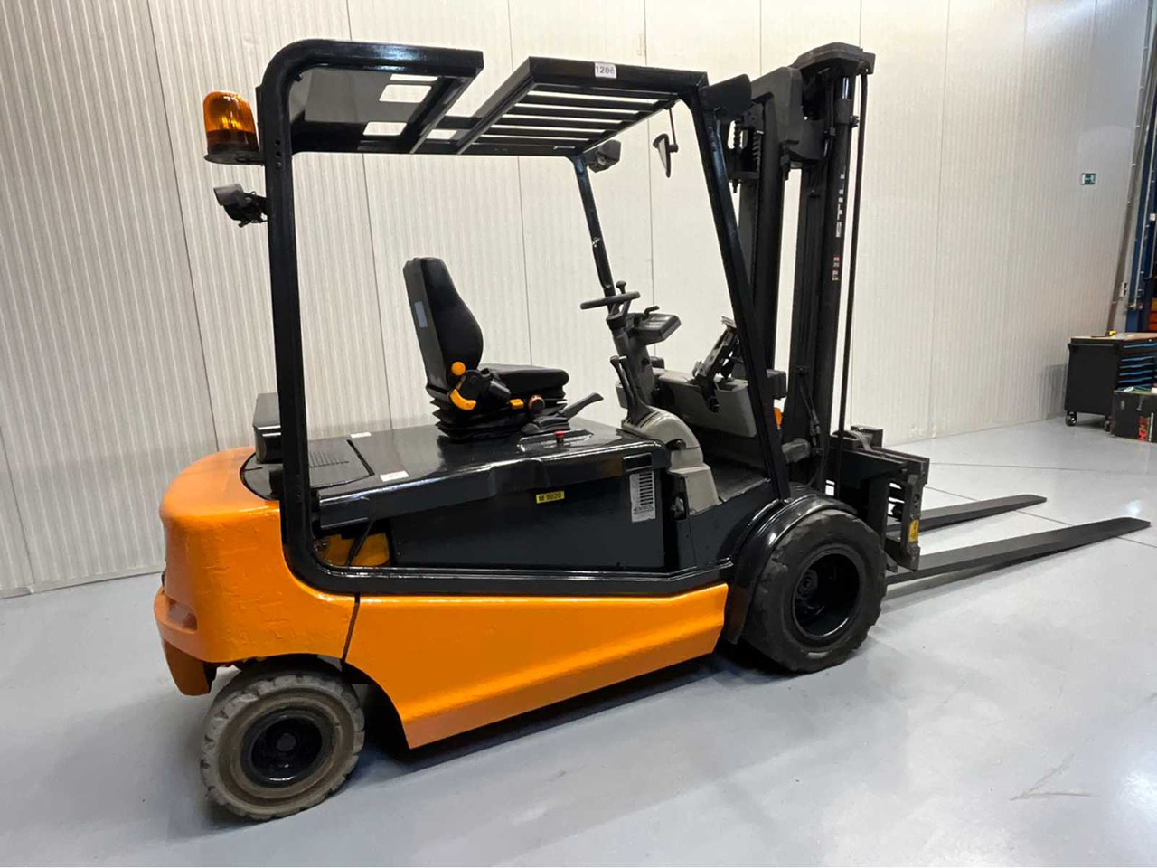 STILL R60-50 FORKLIFT 5000KG WITH FORK POSITIONER - BATTERY 2018 - FORKS 2400MM - Chariot élévateur: photos 5 STILL R60-50 FORKLIFT 5000KG WITH FORK POSITIONER - BATTERY 2018 - FORKS 2400MM - Chariot élévateur: photos 5