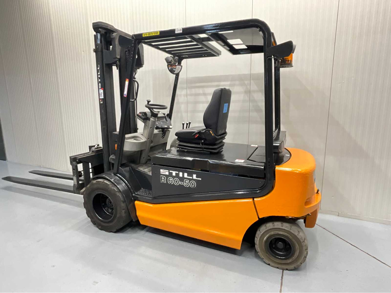 STILL R60-50 FORKLIFT 5000KG WITH FORK POSITIONER - BATTERY 2018 - FORKS 2400MM - Chariot élévateur: photos 3 STILL R60-50 FORKLIFT 5000KG WITH FORK POSITIONER - BATTERY 2018 - FORKS 2400MM - Chariot élévateur: photos 3