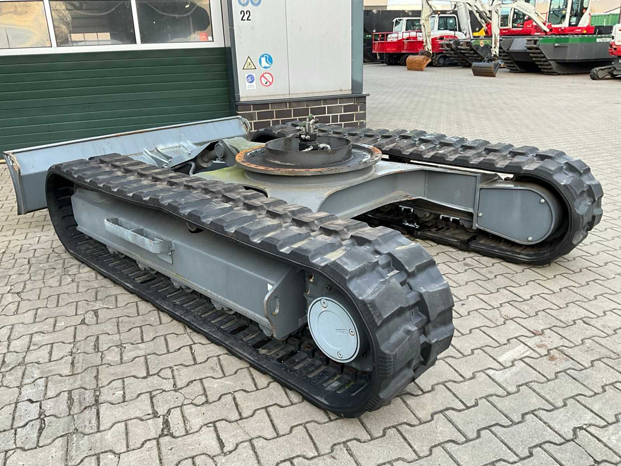 TAKEUCHI TB290-2 TRACKED DUMPER UNDERCARRIAGE - Mini tombereau: photos 3 TAKEUCHI TB290-2 TRACKED DUMPER UNDERCARRIAGE - Mini tombereau: photos 3