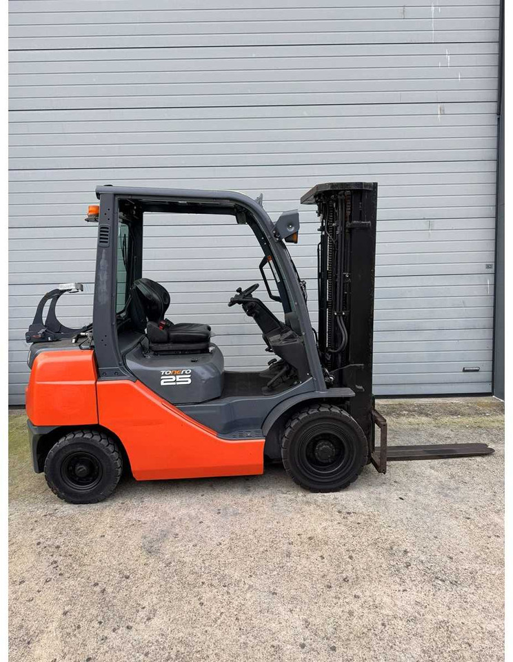 TOYOTA - 2017 - 02-8-FGF-25 - 4.7M TRIPLEX - FORKLIFT - Chariot élévateur: photos 4 TOYOTA - 2017 - 02-8-FGF-25 - 4.7M TRIPLEX - FORKLIFT - Chariot élévateur: photos 4