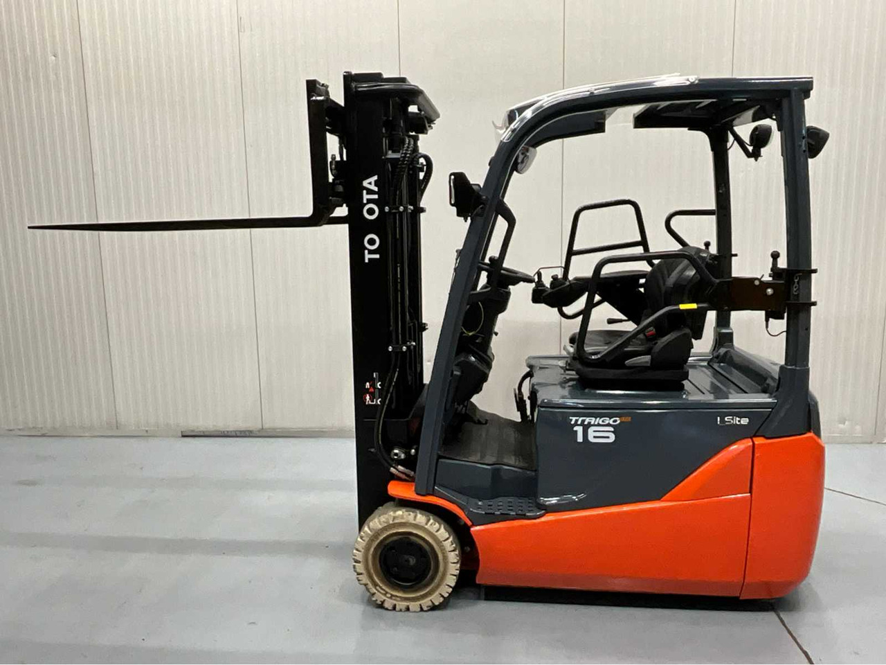 TOYOTA - 2018 - 8FBE16T - FORKLIFT, FREELIFT, SIDE SHIFT - PLASTIC ROOF - 4TH FUNCTION - Chariot élévateur: photos 2 TOYOTA - 2018 - 8FBE16T - FORKLIFT, FREELIFT, SIDE SHIFT - PLASTIC ROOF - 4TH FUNCTION - Chariot élévateur: photos 2