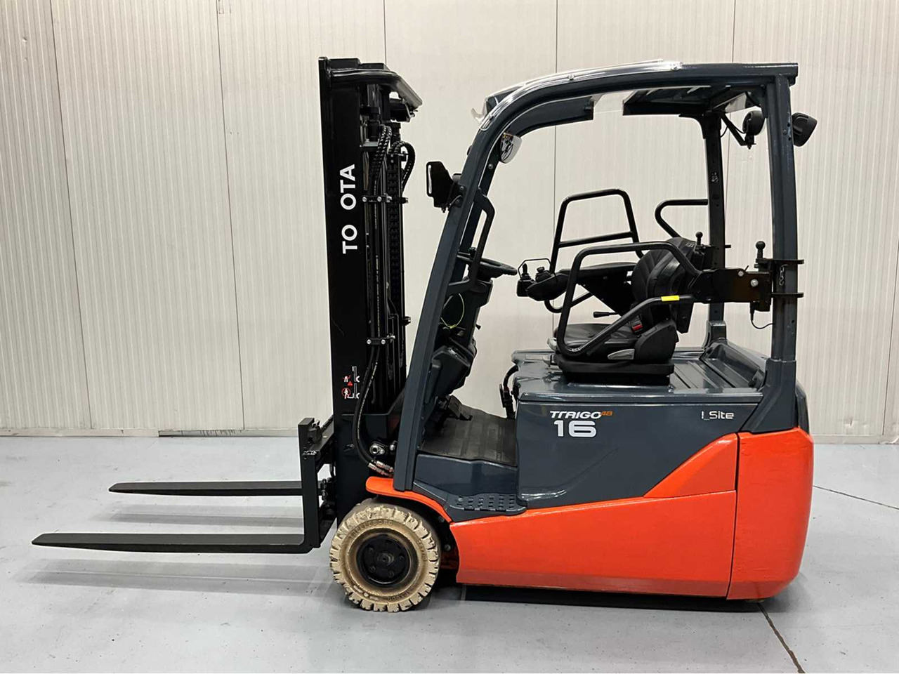 TOYOTA - 2018 - 8FBE16T - FORKLIFT, FREELIFT, SIDE SHIFT - PLASTIC ROOF - 4TH FUNCTION - Chariot élévateur: photos 3 TOYOTA - 2018 - 8FBE16T - FORKLIFT, FREELIFT, SIDE SHIFT - PLASTIC ROOF - 4TH FUNCTION - Chariot élévateur: photos 3