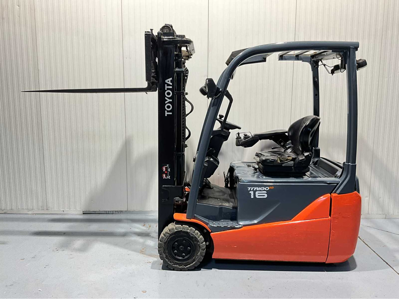 TOYOTA - 8FBE16T - FORKLIFT, FREELIFT SIDESHIFT, FREE-LIFT, YEAR OF MANUFACTURE 2018 - Chariot élévateur: photos 4 TOYOTA - 8FBE16T - FORKLIFT, FREELIFT SIDESHIFT, FREE-LIFT, YEAR OF MANUFACTURE 2018 - Chariot élévateur: photos 4
