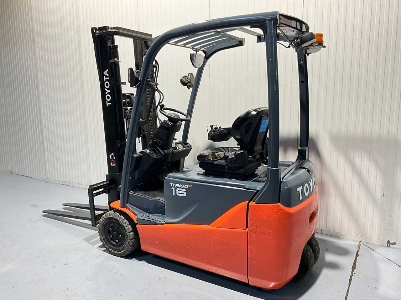 TOYOTA - 8FBE16T - FORKLIFT, FREELIFT SIDESHIFT, FREE-LIFT, YEAR OF MANUFACTURE 2018 - Chariot élévateur: photos 3 TOYOTA - 8FBE16T - FORKLIFT, FREELIFT SIDESHIFT, FREE-LIFT, YEAR OF MANUFACTURE 2018 - Chariot élévateur: photos 3