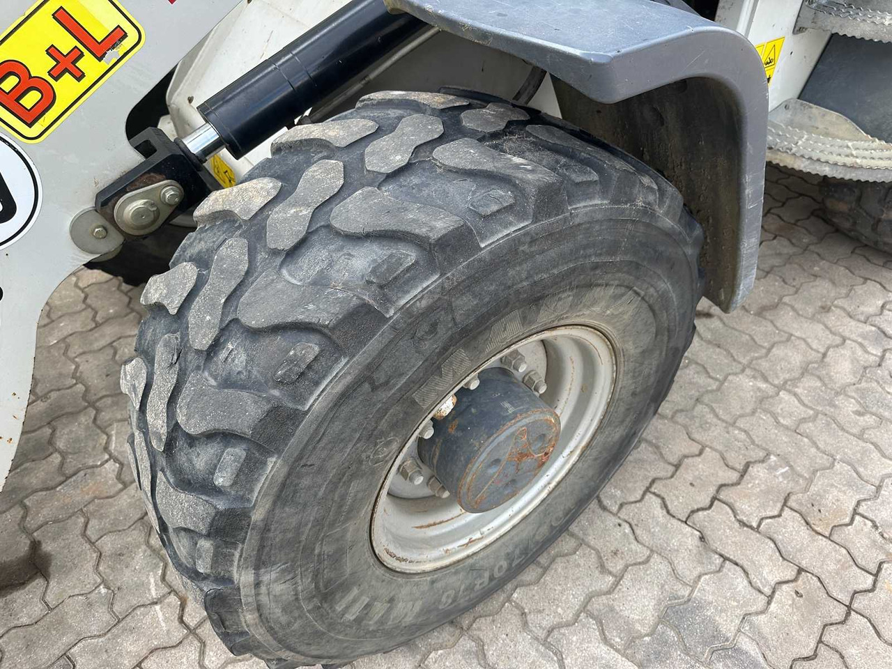 Chargeuse sur pneus Takeuchi TW9: photos 16