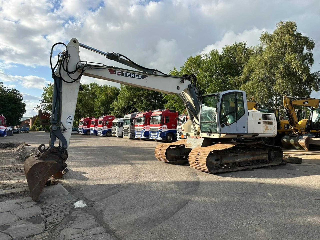 Terex TC240LC - Pelle sur chenille: photos 1 Terex TC240LC - Pelle sur chenille: photos 1