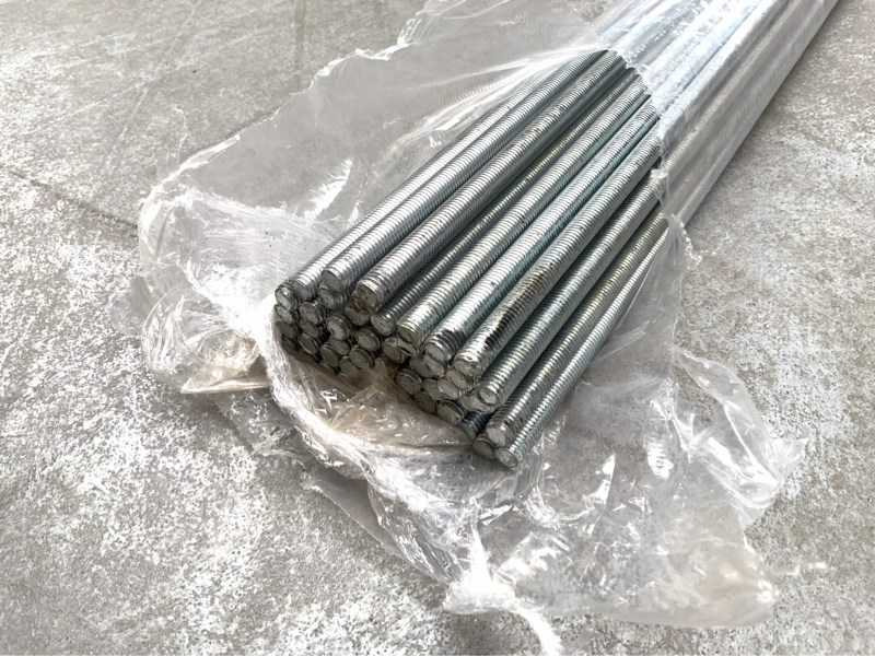 Threaded rod M8 (1000x) - Matériel de chantier: photos 1 Threaded rod M8 (1000x) - Matériel de chantier: photos 1