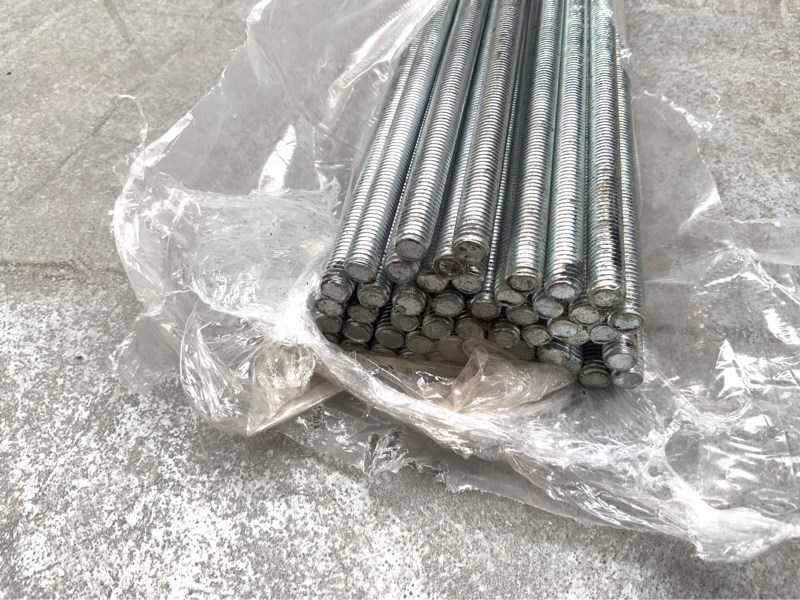 Threaded rod M8 (1000x) - Matériel de chantier: photos 4 Threaded rod M8 (1000x) - Matériel de chantier: photos 4