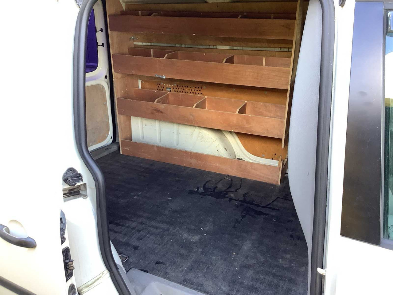 2004 - VOLKSWAGEN - CADDY - 2.0 SDI - COMMERCIAL VEHICLE - Véhicule utilitaire: photos 5 2004 - VOLKSWAGEN - CADDY - 2.0 SDI - COMMERCIAL VEHICLE - Véhicule utilitaire: photos 5