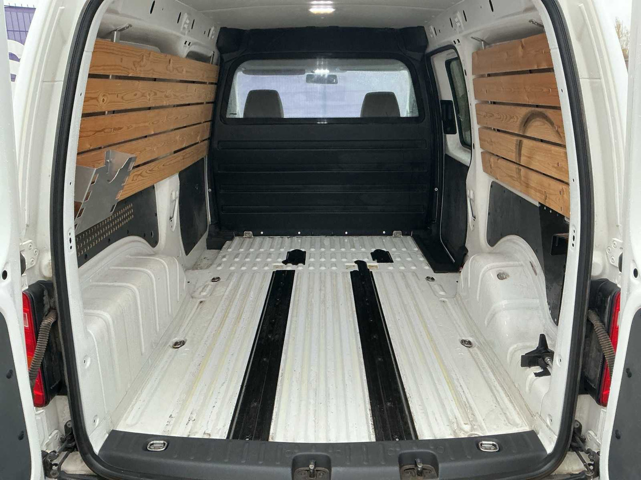 2019 - VOLKSWAGEN - CADDY - 1.4 TGI L2H1 ECOFUEL - COMMERCIAL VEHICLE - Véhicule utilitaire: photos 5 2019 - VOLKSWAGEN - CADDY - 1.4 TGI L2H1 ECOFUEL - COMMERCIAL VEHICLE - Véhicule utilitaire: photos 5